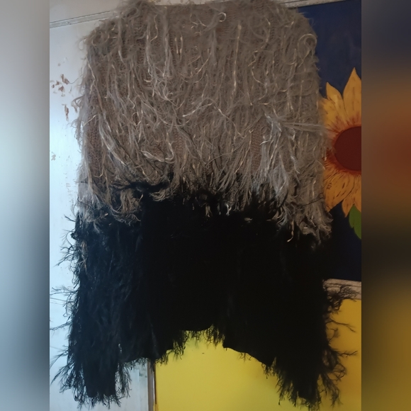 Stylish Gray and Black Shaggy Feathered Women's Cardigan. L - Picture 5 of 5